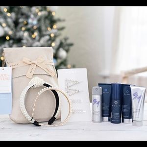 Monat Global holiday gift set